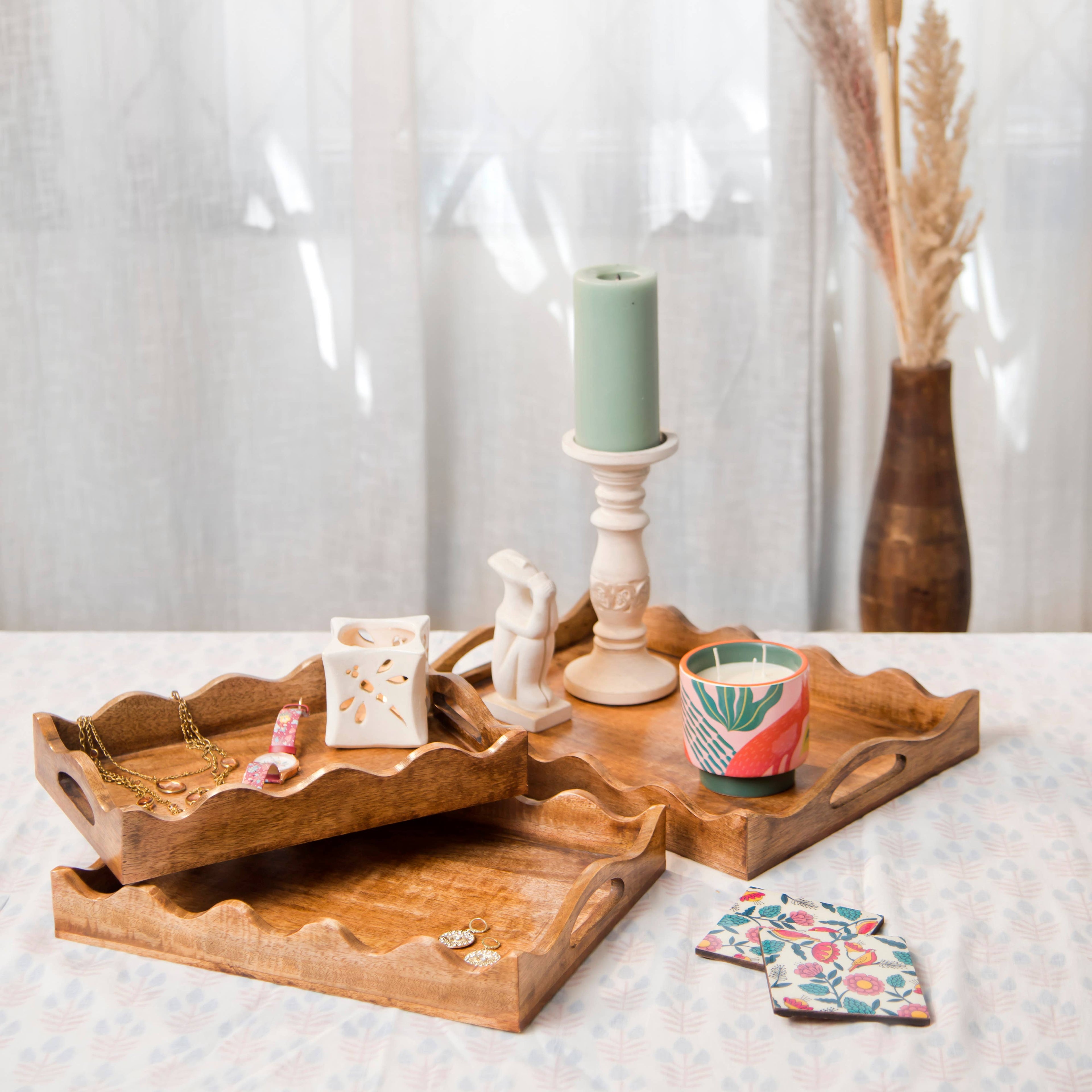 Scallop Mangowood Tray
